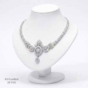 Collar de Diamantes con Diseño Floral Estilo Surindio, Colgante de Lujo en Oro Blanco de 18K con Cadena de Caja para Mujer - Product Image 1