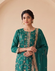 Traje de seda bordado con trabajo de zari para mujer, ropa tradicional india y pakistaní para bodas, largo hasta el tobillo, corte regular. - Product Image 3