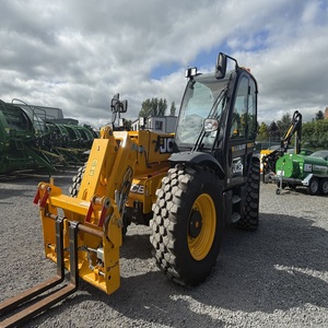 Vente en gros de chargeurs télescopiques JCB d'occasion de haute qualité, modèle 532 70, avec une portée de 7 m, une capacité de 3200 kg, une hauteur de levage de 90 mm, machine tout-terrain fiable - Product Image 1