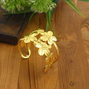 กำไลข้อมือสแตนเลสสตีลรูปดอกไม้ ปรับขนาดได้ กำไลดอกไม้สีทองสีเงินแบบเปิด เรียบง่าย สไตล์พฤกษศาสตร์ ของขวัญสำหรับผู้หญิง - Product Image 3