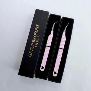 แหนบติดขนตา Getup Brosons Impex ทนทาน ขนาด 10 มม. สีชมพูเคลือบสแตนเลสสตีล ปลายโค้งแม่นยำ พร้อมกล่องลายหัวใจ - Product Image 1