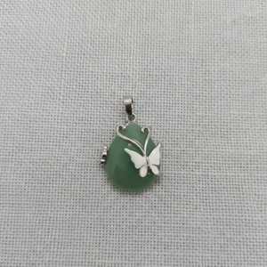 จี้รูปผีเสื้ออะเวนเจอรีนสีเขียวจาก NIKHIL GEMS ประดับพลอยทรงหยดน้ำ ตัวเรือนสีเงิน สไตล์วินเทจ เหมาะสำหรับเป็นของขวัญหมั้น ของขวัญสำหรับทุกเพศ  ผลิตโดยผู้ผลิตอิสระ - Product Image 6