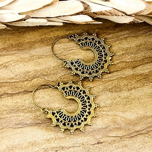 Pendientes Geométricos Tribales Favoritos del Mercado, Joyería Boho de Aro de Latón para Mujer, Acabado de Latón Antiguo, Estilo Étnico [Venta al por Mayor/OEM/ODM] - Product Image 3