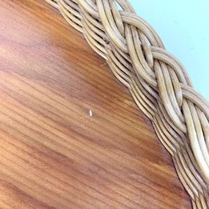 Plateau de service en rotin avec base en bois, idéal pour la cuisine, l'usage quotidien, les collations, le café et le thé, provenant d'Inde. - Product Image 3