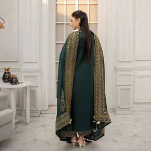 Conjunto de traje de seda crepé pesado para mujer con bordados y detalles de moti, kurta, pantalón y dupatta para fiestas y ocasiones festivas. - Product Image 2