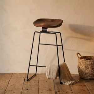 Taburete de Bar Moderno, Ecológico y Duradero de Madera con Asiento de Madera Maciza y Patas de Metal para Cafetería y Decoración de Interiores - Product Image 1