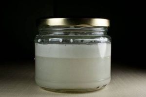Aceite de Coco Orgánico Puro de Primera Calidad, 99% de Pureza, para Cocina, Cosméticos y Cuidado Personal, Marca Viet Delta, 2 Años de Duración - Product Image 4