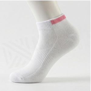Chaussettes courtes blanches 100% coton respirantes fines tricotées couleur unie pour adultes usage quotidien décontracté saison estivale - Product Image 3