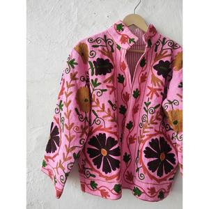 Chaqueta Corta de Algodón Bordada con Diseño Floral Estilo Boho Suzani Rosa para Mujer, Atuendo Étnico para Festivales - Product Image 3