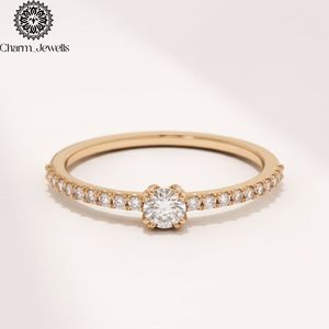 Anillo de Compromiso Charm_Jewells para Mujer, Oro Amarillo, Moissanita con Corte Corazón, Engaste Pavé, Estilo Romántico - Product Image 4