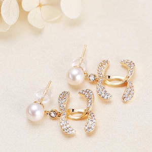 Pendientes Largos de Lujo Ligero, Estilo Retro, Diseño de Temperamento Dulce con Microincrustaciones de Circonita y Perla de Agua Dulce - Product Image 4