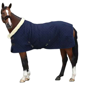 Protección para caballos: Utilice mantas de equitación de alta calidad diseñadas con tela impermeable, forro suave y costuras duraderas. - Product Image 1