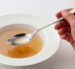 Ensemble de couverts argentés avec poignée à bordure dorée minimaliste, élégants ustensiles de table en acier inoxydable pour les dîners, les mariages, les restaurants et les cadeaux - Product Image 4
