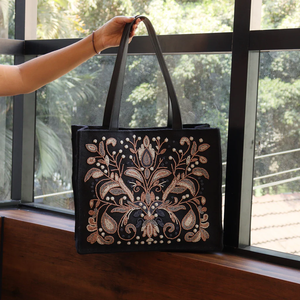 Bolsos Tote de Alta Calidad con Cuentas de Arcoíris, Personalizables, Tamaño Mediano, para Fiestas Nupciales, Bodas y Ocasiones Especiales - Product Image 2