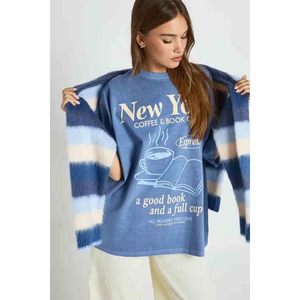 T-shirt imprimé du club du livre de New York - Product Image 1