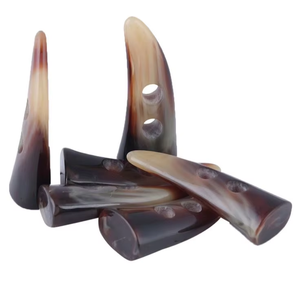 Botones de Cuerno de Búfalo Pulidos Hechos a Mano, Arte Popular, Origen India, Botones de Costura de 2 Agujeros para Ropa y Accesorios - Product Image 1