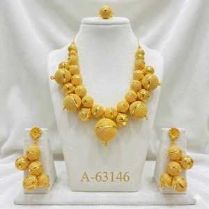 Conjunto de Collar y Pendientes de Aleación Plateada con Diseño de Bola para Mujer A-63170 - Product Image 5