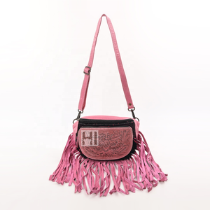 Sac banane ajustable en cuir suédé de vachette style western avec motif gravé - Product Image 1