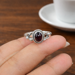 Natural <b>Garnet</b> Gemstone 925 Sterling <b>Silver</b> <b>Ring</b> Handmade Oval Cabochon <b>Garnet</b> <b>Ring</b> for Women Vintage Designer Red Stone Jewelry - Product Image 4
