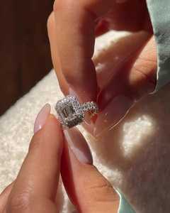 แหวนเพชรทรงเอเมอรัลด์ 1.50 กะรัต ผลิตตามสั่ง (OEM) ทองคำแท้ 10K 14K 18K พร้อมวงแหวนนิรันดร์ ชุดเจ้าสาว ขายส่งจากผู้ผลิต - Product Image 2