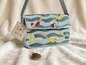 Sac à main rectangulaire brodé fait main et lavable avec motif œil bleu, en textile polyester artisanal - Product Image 1