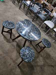 Mesa de Comedor y Sillas de Madera Maciza Hechas a Mano para 4 Personas con Superficie de Resina para Interiores, Terraza y Sala de Estar - Product Image 6