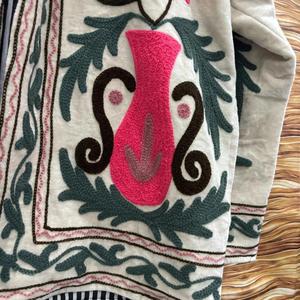 Veste en velours beige brodée pour femme, style ethnique floral bohème, manteau d'hiver, vêtement d'extérieur de créateur - Product Image 5