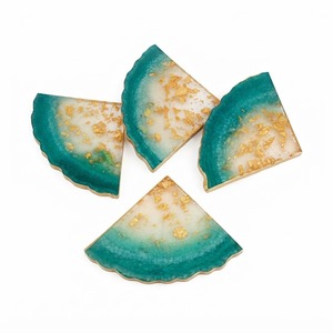 Sous-verres en résine géode turquoise faits à la main avec bords dorés, ensemble de dessous-de-verre en époxy avec tranches d'agate de luxe pour table basse, décoration intérieure, vente en gros - Product Image 3