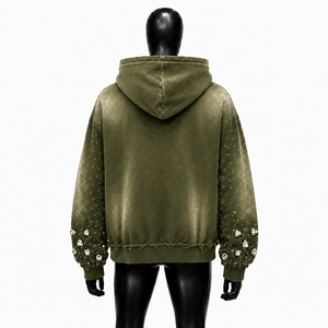 Sudadera con capucha adornada con cristales de oliva, chaqueta vintage desgastada con cremallera completa, manga oversize con pedrería, estilo urbano, moda grunge. - Product Image 2
