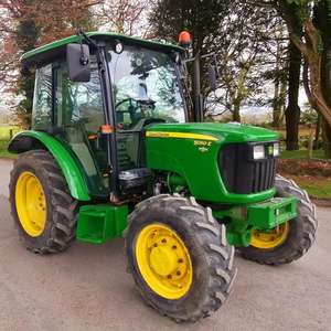 Tractor John Deere 5050E de Alta Calidad, 50HP, 4x4, Motor Diésel, Maquinaria Agrícola con Opción de Cabina, Precio Económico - Product Image 1