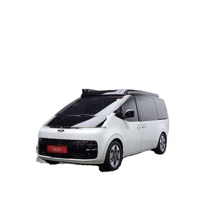Hyundai Staria 4x4 Campervan 2023/4 avec boîte automatique et caméra de recul, 4 545 km, Diesel, Sièges en cuir, Conduite à gauche - Product Image 1