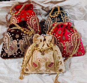 Conjunto de bolsas potli de terciopelo bordadas con motivos exquisitos de pavo real, elaboradas a mano con perlas y cuentas zari de lujo. - Product Image 1