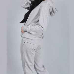Conjunto Deportivo de 2 Piezas de Alta Calidad, Sudadera Corta de Manga Larga y Pantalones Deportivos Anchos con Corte de Campana para Mujer, Servicio OEM - Product Image 3
