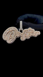 Pendentif personnalisé en argent 925 et moissanite, plaqué or 18 carats bicolore, serti de griffes, lettre initiale en écriture cursive, style hip-hop, luxe, unisexe - Product Image 5
