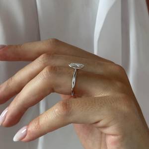 Bague solitaire en diamant de laboratoire ovale de 1,5 carat, sertie clos, bague de fiançailles conique, monture basse unique, certifiée IGI - Product Image 6
