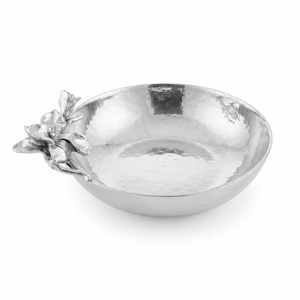 Bol décoratif en métal fait main avec motif feuille, élégant centre de table en acier inoxydable poli argenté pour la décoration de la maison - Product Image 2