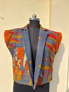 Chaleco Artesanal de Algodón Estilo Bohemio Kantha Reversible con Estampado Floral y Parches, Sin Mangas - Product Image 2