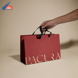 Bolsa de Papel de Alta Gama con Logotipo en Relieve y Laminado Mate - Product Image 2