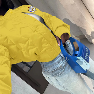 Veste matelassée courte Sigma Gamma Rho pour femme, avec étoiles en relief, chaude pour l'hiver, manteau matelassé court, veste de mode personnalisée pour équipe - Product Image 3