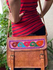 Bolso de cuero bordado Estilo Vintage, bandolera multicolor de 10x13 pulgadas - Product Image 2