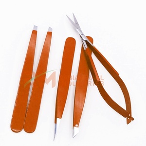 Juego de pinzas y tijeras para cejas RMI con punta plateada mate y recubrimiento en polvo naranja oscuro. - Product Image 5