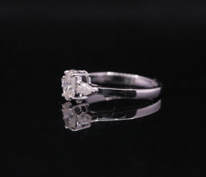 Bague unisexe de luxe Moissanite Street Style King, plaquée argent, sertie à griffes, 0,5 carat - Product Image 3