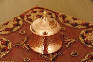 Conteneur à épices en cuivre artisanal de haute qualité avec couvercle, hermétique, design oriental, forme ronde, pour la cuisine, idéal pour offrir - Product Image 1
