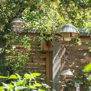 Mangeoire à oiseaux suspendue en laiton faite à la main pour décoration extérieure de jardinage, thème oiseaux - Product Image 3