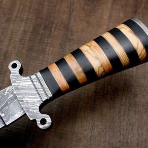 Couteau utilitaire robuste en acier Damas fait main sur mesure, à pointe clip, avec manche en bois rayé, pour bricolage et OEM - Product Image 2