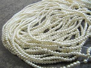 Perles blanches rondes de 4 mm vendues par brin de 26 pouces de long - Product Image 4