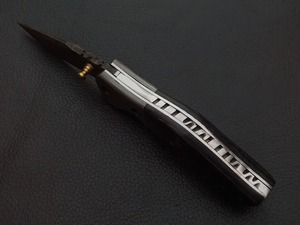 Cuchillo Plegable de Combate de Acero de Damasco con Mango de Madera, Hoja de Punta Caída, Perilla de Pulgar, 7 Pulgadas, OEM con Funda de Cuero - Product Image 4