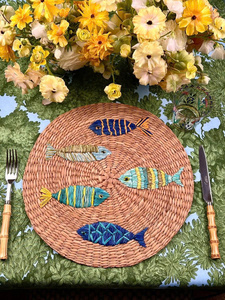 Napperon rond en jonc de mer brodé à la main avec des poissons tropicaux, style bohème côtier, tapis de table tissé naturel pour la décoration de table à manger, cadeau - Product Image 1