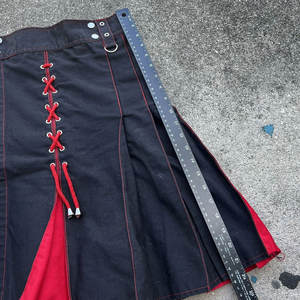 Kilt Utilitaire Écossais Noir & Rouge pour Femme, Style Gothique Grunge, Fait Main, Poches Cargo, Touche Audacieuse 2026 - Product Image 5