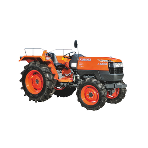Tracteur utilitaire Kubota L4508 4x4 de 45 chevaux, équipé d'un moteur diesel 4 cylindres de 2 197 cm³ refroidi par eau. - Product Image 2
